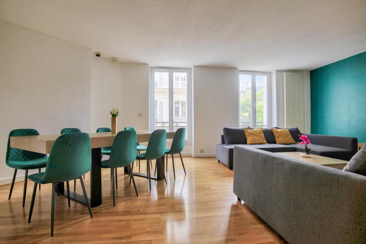 2 Bedrooms Tour Eiffel Breteuil Париж Екстер'єр фото